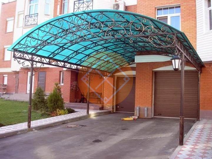 навес с коваными элементами