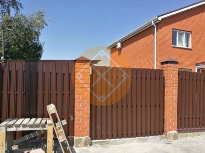 Забор из евроштакетника на фундаменте ленточно-столбчатом