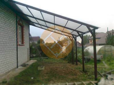 Односкатный навес к дому с профильными фермами