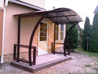Козырек к дому с четырьмя опорами