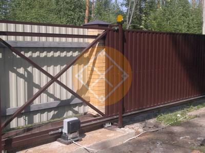 Ворота откатные на винтовых сваях с профнастилом