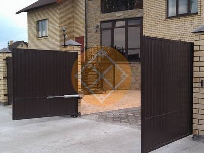 Распашные автоматические ворота из профнастила