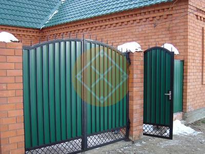 Ворота с распашными створками из профнастила